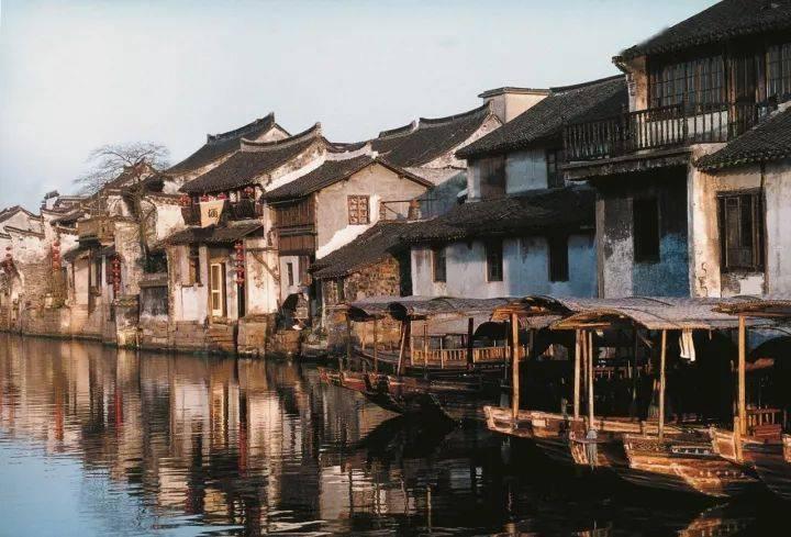 68岁赵雅芝打篮球，穿紧身上衣太迷人，她也会打篮球吗？游戏画面